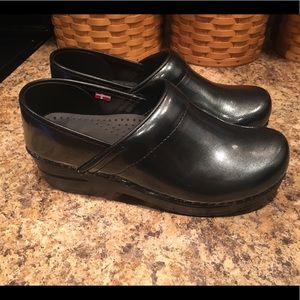 Sanita Black Clogs🎉